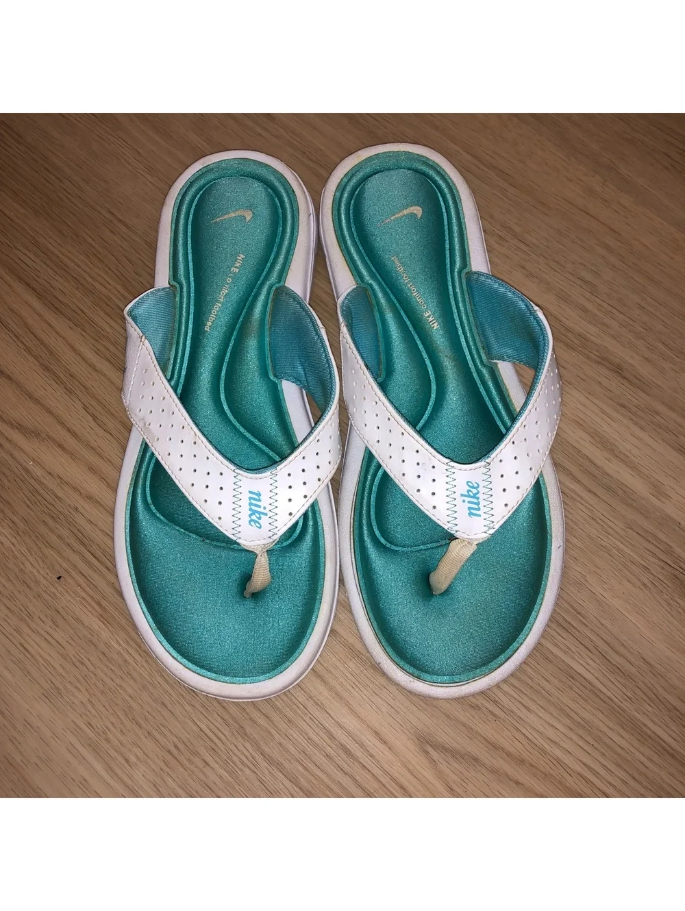 NIKE COMFORT FOOTBED THONG FLIP FLOP SANDALS WOMENS SIZE 8 BLUE GREEN TEAL WHITE